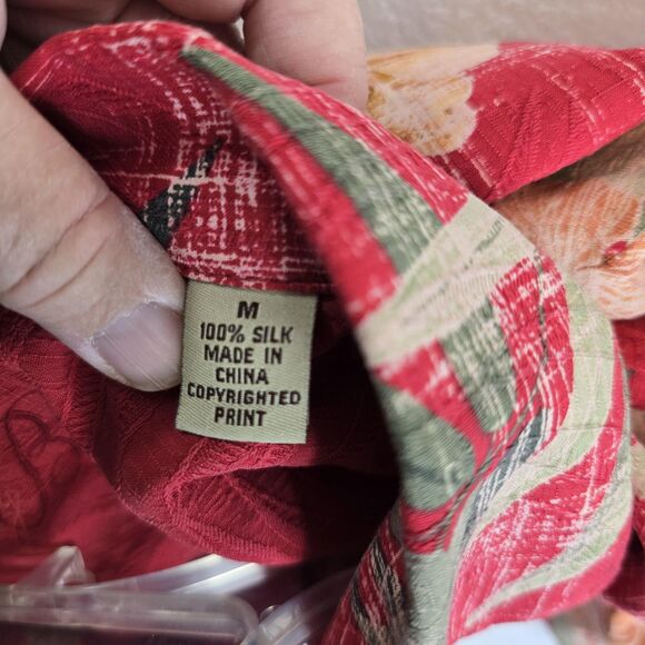 Tommy Bahama Shirt Mens Medium Red Silk Hawaiian Aloha Floral Tropical Camp - Picture 9 of 13